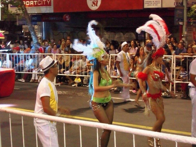 Atriz e Modelo Piauiense é Destaque no Carnaval de Montevidéu no Uruguai - Imagem 24