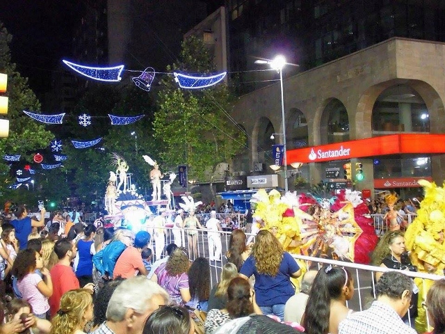 Atriz e Modelo Piauiense é Destaque no Carnaval de Montevidéu no Uruguai - Imagem 13