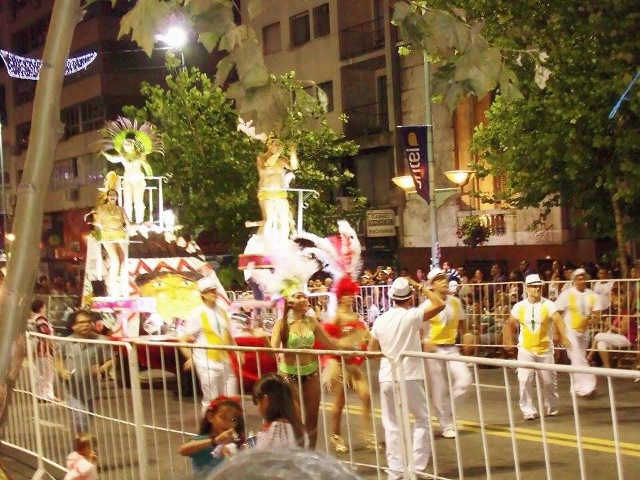 Atriz e Modelo Piauiense é Destaque no Carnaval de Montevidéu no Uruguai - Imagem 8