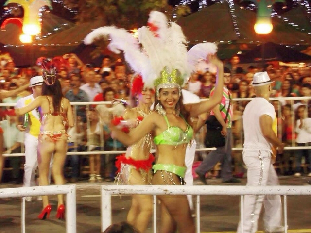Atriz e Modelo Piauiense é Destaque no Carnaval de Montevidéu no Uruguai - Imagem 1
