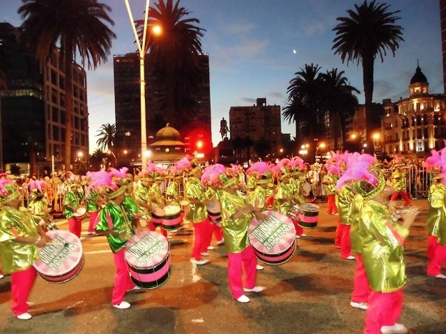 Atriz e Modelo Piauiense é Destaque no Carnaval de Montevidéu no Uruguai - Imagem 23