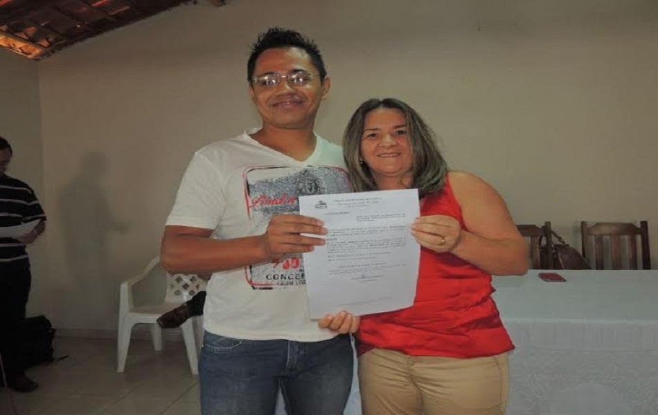 Prefeita nomeia novos servidores e anuncia novas convocações