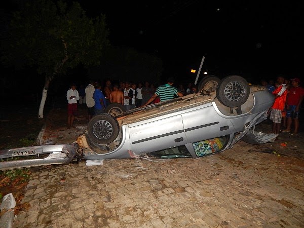 Carro Capota na BR 343 em Lagoinha do Piaui - Imagem 1