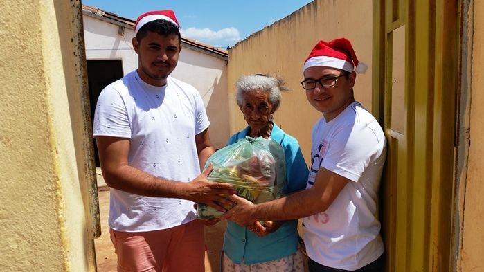 Cestas básicas são distribuídas para as famílias carentes do município - Imagem 7