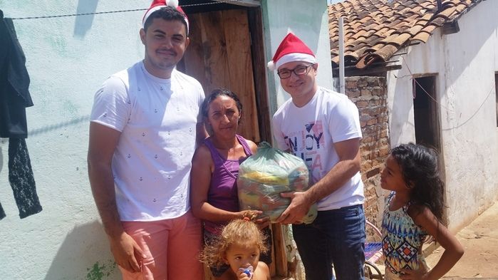 Cestas básicas são distribuídas para as famílias carentes do município - Imagem 8