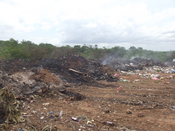 Incêndio em lixão a 1 km de Santa Rosa deixa população em alerta - Imagem 1