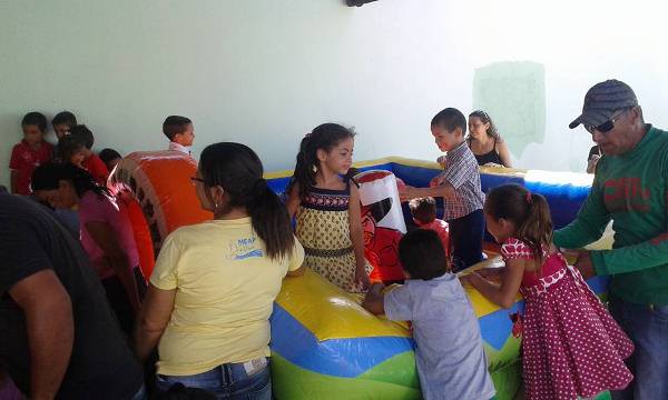 Escolinha Tia Loura, escolinha do maternal e CRAS realizam brincadeira para crianças  - Imagem 3