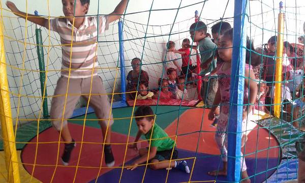 Escolinha Tia Loura, escolinha do maternal e CRAS realizam brincadeira para crianças  - Imagem 7