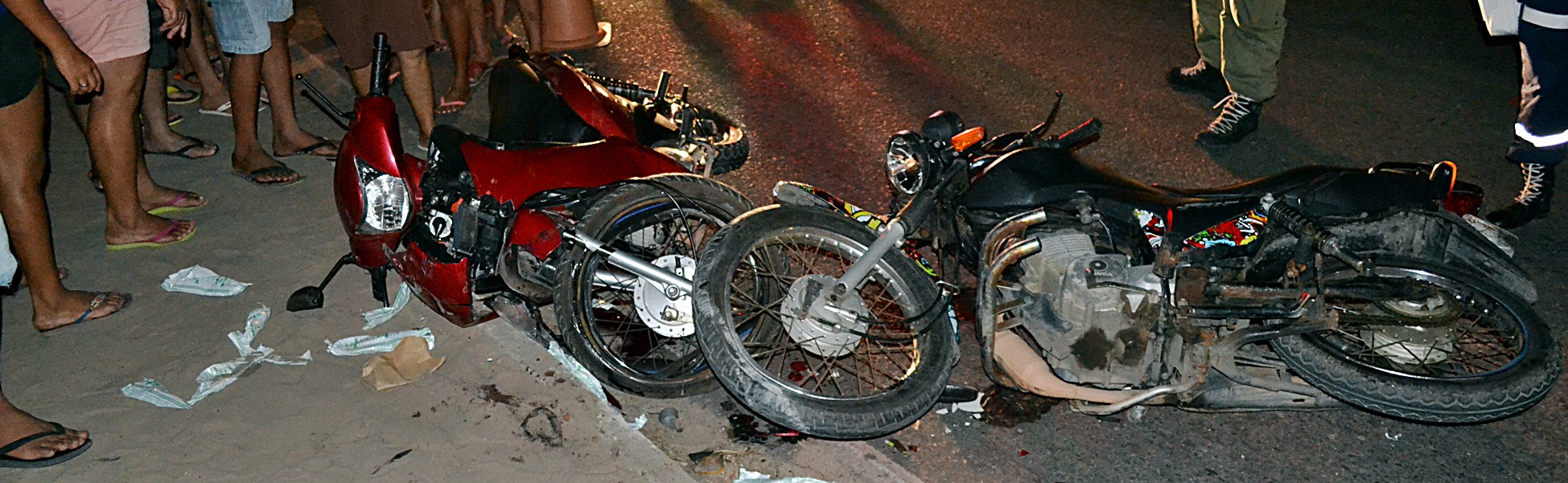 Colisão frontal entre motos deixa três pessoas feridas em Parnaíba
