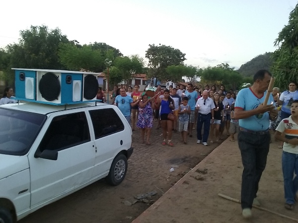 População participa da procissão de encerramento do Festejo de Estaca Zero - Imagem 1