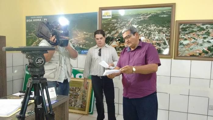 TRABALHANDO COM A VERDADE: PREFEITO ZÉ RESENDE QUEBRA O SILÊNCIO E FALA SOBRE ATRASO SALARIAL EM BOA HORA - Imagem 4