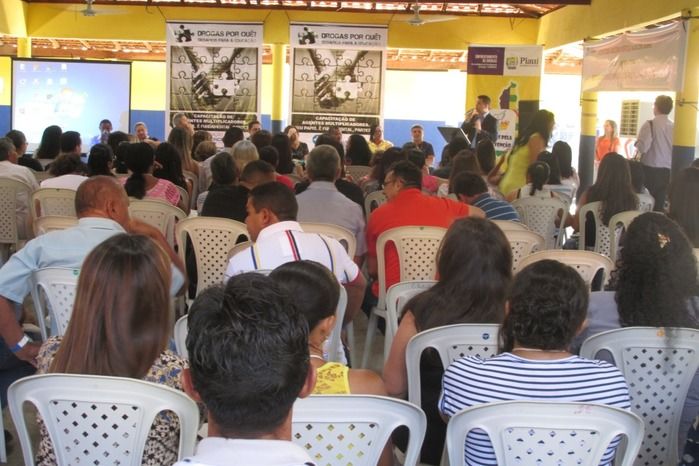 Iracema Portela e Prefeito Walter Alencar participam de Seminário em Agricolândia - Imagem 19