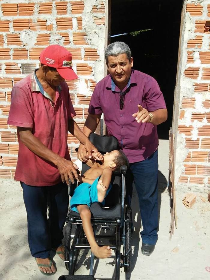GENTE EM 1º LUGAR: PREFEITO ZÉ RESENDE ENTREGA CADEIRA DE RODAS E IMPLEMENTA POLÍTICA DE ASSISTÊNCIA A DEFICIENTES EM BOA HORA - Imagem 2