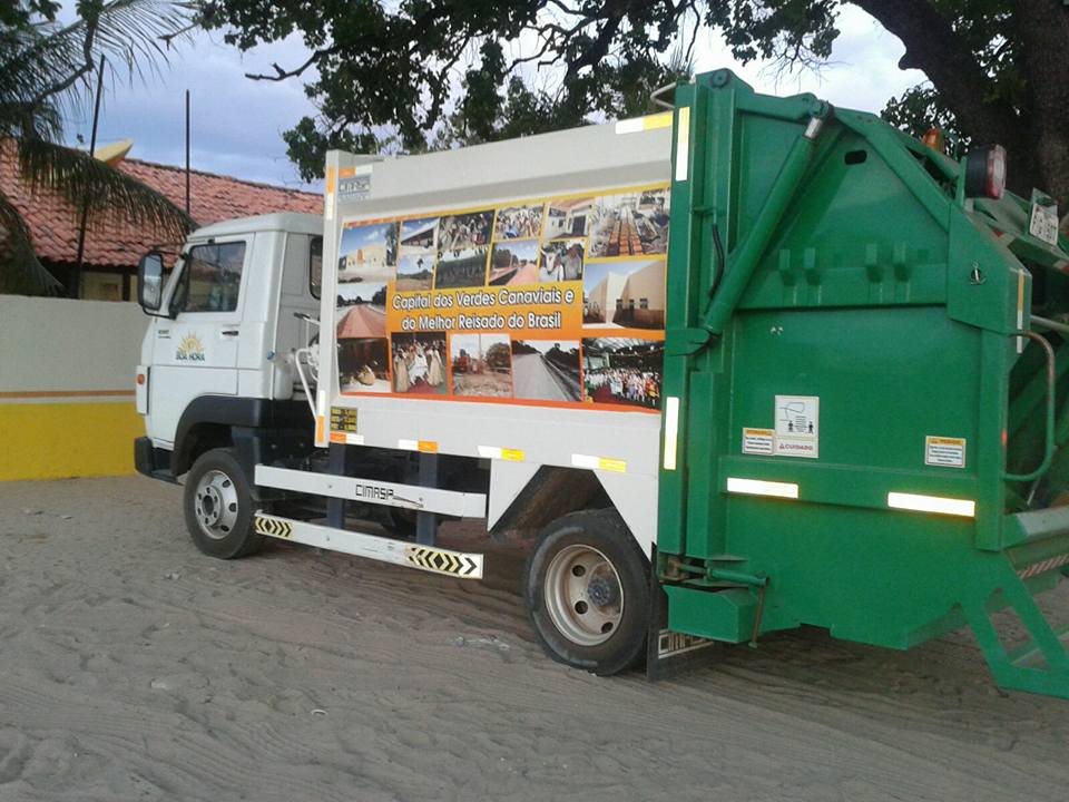 MAIS QUALIDADE DE VIDA: PREFEITO ZÉ RESENDE ADQUIRI VEÍCULO APROPRIADO PARA COLETA DE LIXO EM BOA HORA