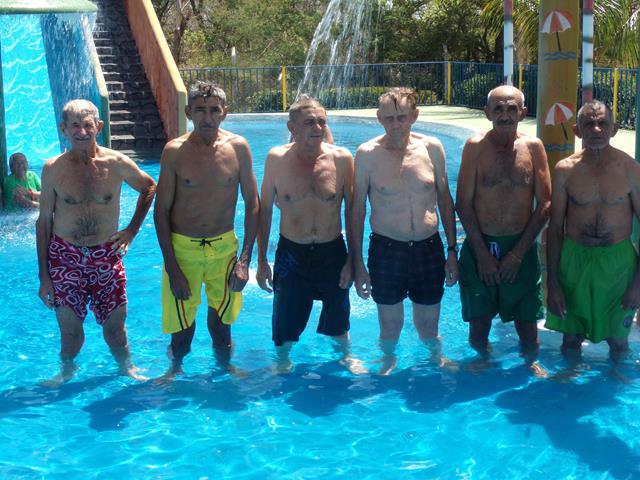 Idosos de Pimenteiras participam de manha de sol na AABB. FOTOS  - Imagem 13