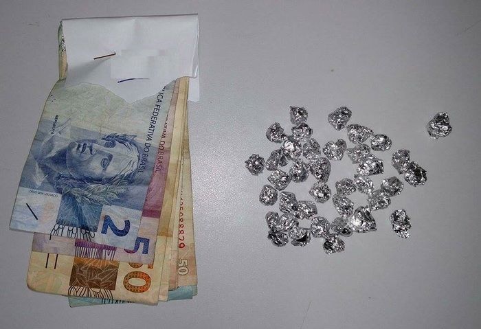 Mulher é presa com pedras de crack e dinheiro em Parnaíba - Imagem 2