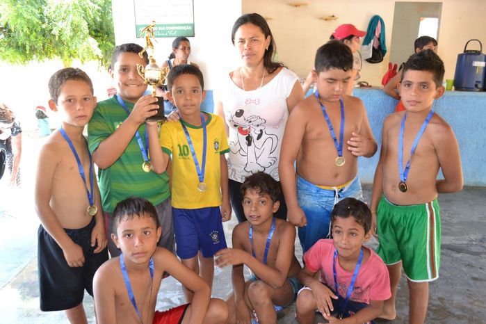 Alunos das escolas João Jacob de Araújo e Tertuliano Sanches Leal participam de um dia de lazer - Imagem 18