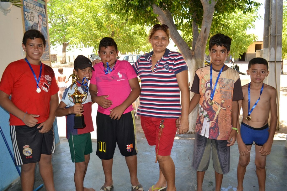 Alunos das escolas João Jacob de Araújo e Tertuliano Sanches Leal participam de um dia de lazer