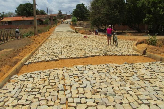 Obra de Calçamento na entrada do Bairro Faveira em fase final - Imagem 1