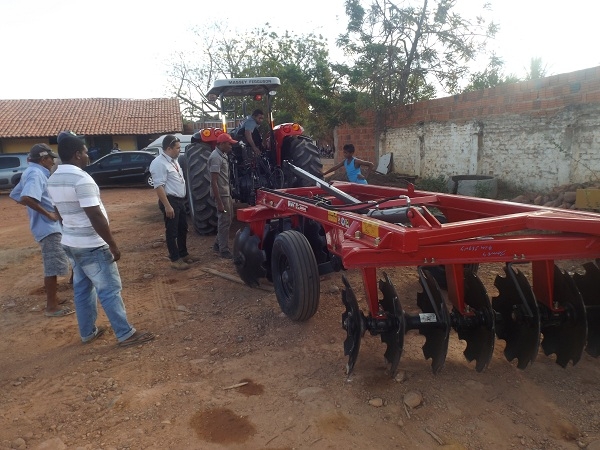 Prefeitura de Redenção do Gurguéia recebe novo trator agrícola para o município - Imagem 4