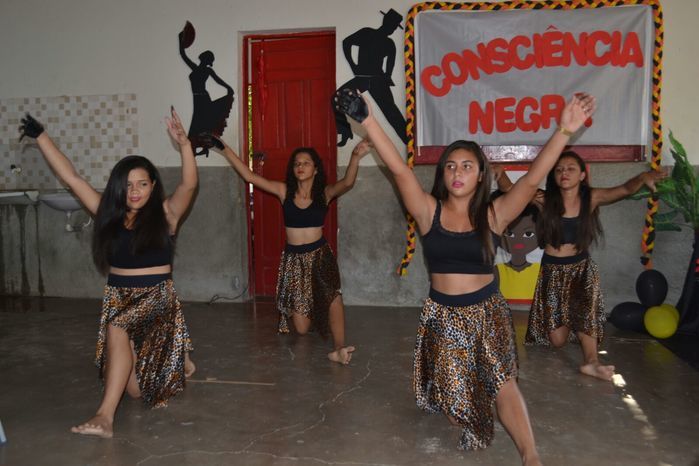 Escola Maria Juceneuda Maia realiza evento sobre consciência negra - Imagem 29