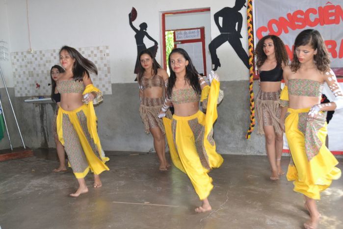 Escola Maria Juceneuda Maia realiza evento sobre consciência negra - Imagem 19