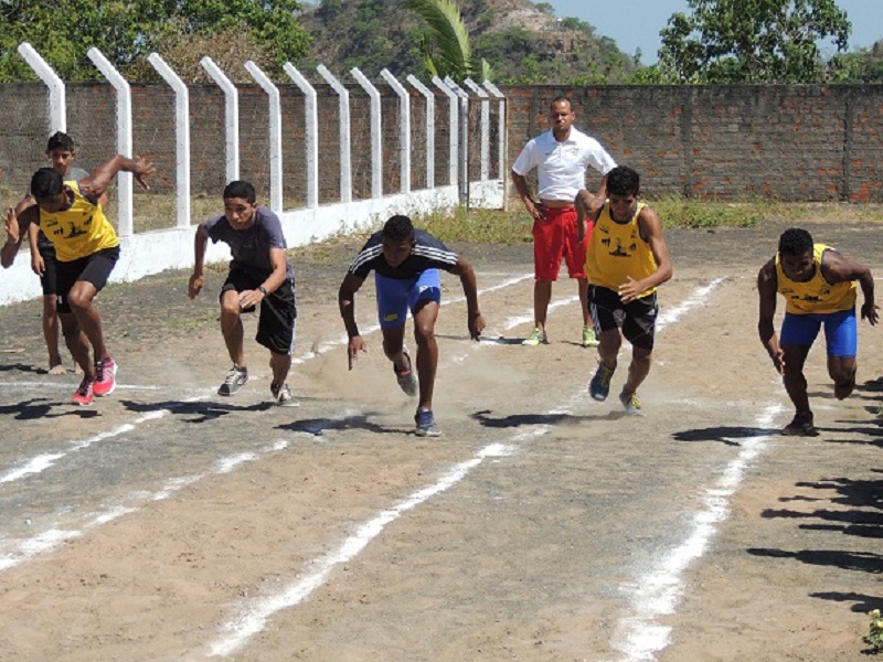                Atleta olímpico coordena clínica de atletismo em Monsenhor Gil
