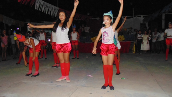 Crianças emocionam público ao darem show no festival de leitura em Santo Inácio - Imagem 101