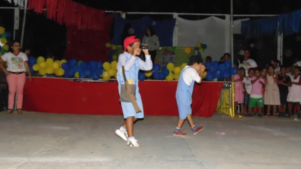 Crianças emocionam público ao darem show no festival de leitura em Santo Inácio - Imagem 37