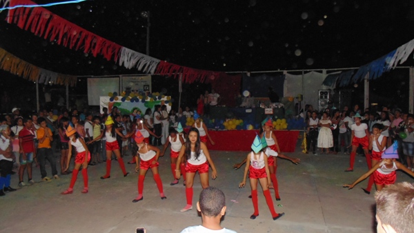 Crianças emocionam público ao darem show no festival de leitura em Santo Inácio - Imagem 102