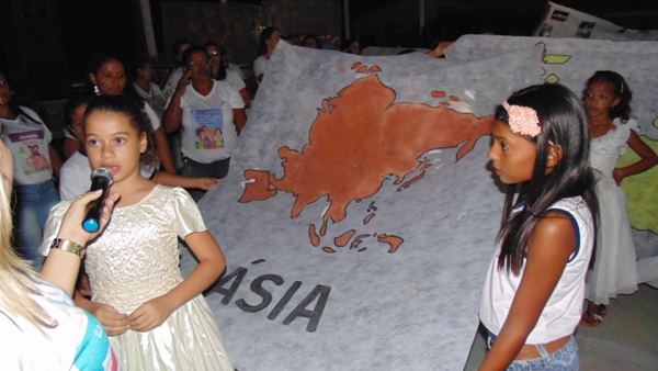 Crianças emocionam público ao darem show no festival de leitura em Santo Inácio - Imagem 78