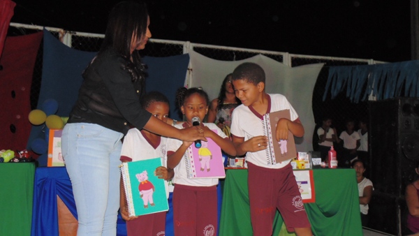 Crianças emocionam público ao darem show no festival de leitura em Santo Inácio - Imagem 52
