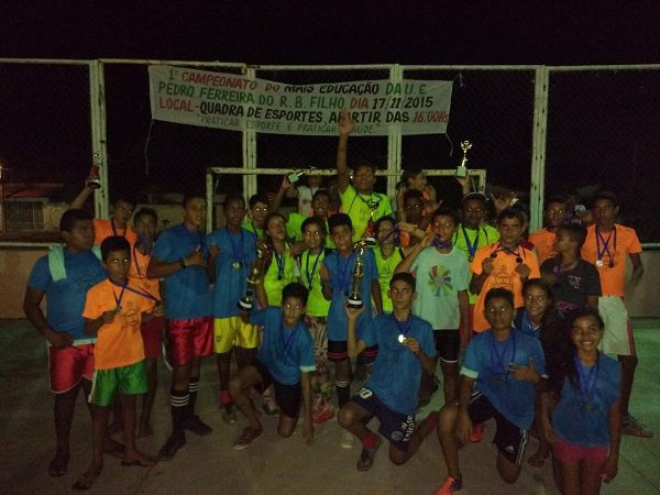 Crianças emocionam público ao darem show no festival de leitura em Santo Inácio - Imagem 2