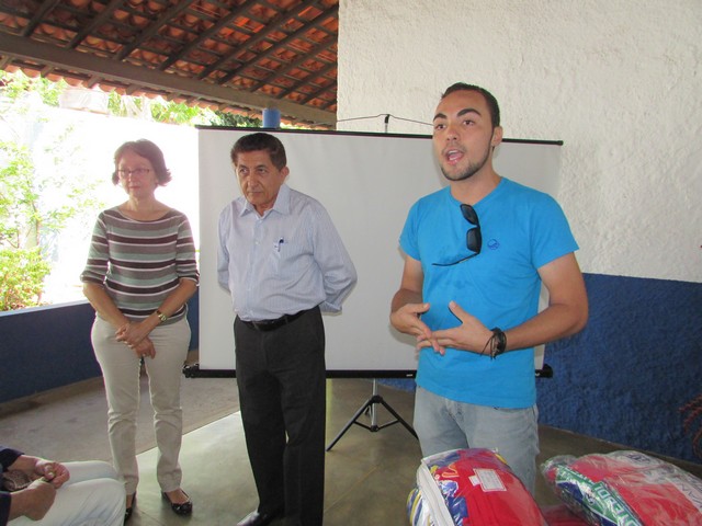 Secretaria Municipal de Assistência Social Entrega Material Esportivo Para Alunos do SCVF - Imagem 4