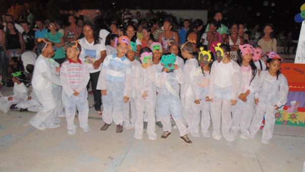 Crianças emocionam público ao darem show no festival de leitura em Santo Inácio - Imagem 60