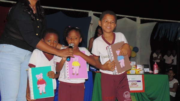 Crianças emocionam público ao darem show no festival de leitura em Santo Inácio - Imagem 53
