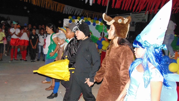 Crianças emocionam público ao darem show no festival de leitura em Santo Inácio - Imagem 99