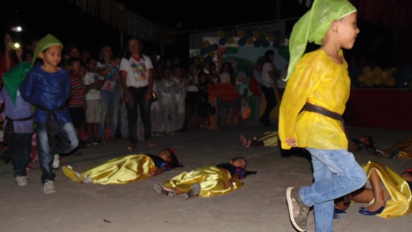 Crianças emocionam público ao darem show no festival de leitura em Santo Inácio - Imagem 42
