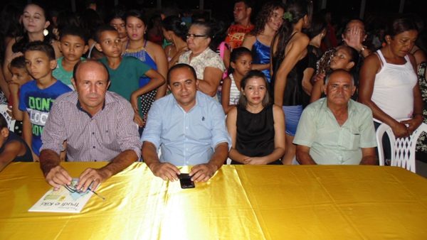 Crianças emocionam público ao darem show no festival de leitura em Santo Inácio - Imagem 46