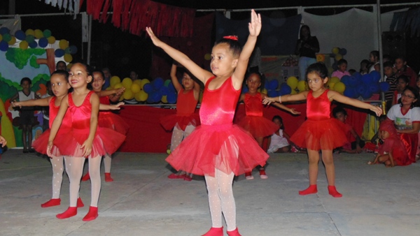 Crianças emocionam público ao darem show no festival de leitura em Santo Inácio - Imagem 36
