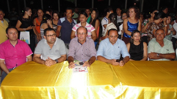 Crianças emocionam público ao darem show no festival de leitura em Santo Inácio - Imagem 49