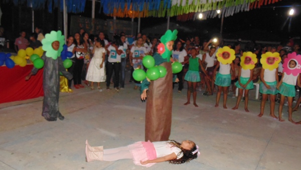 Crianças emocionam público ao darem show no festival de leitura em Santo Inácio - Imagem 89