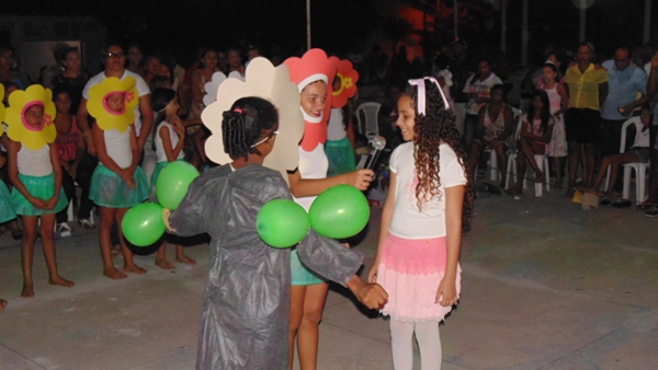 Crianças emocionam público ao darem show no festival de leitura em Santo Inácio - Imagem 88