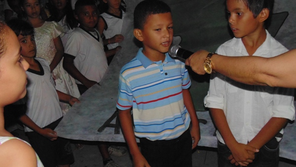 Crianças emocionam público ao darem show no festival de leitura em Santo Inácio - Imagem 77