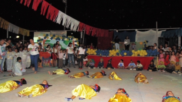 Crianças emocionam público ao darem show no festival de leitura em Santo Inácio - Imagem 43