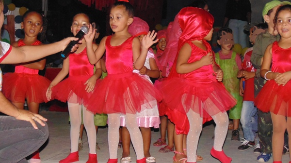 Crianças emocionam público ao darem show no festival de leitura em Santo Inácio - Imagem 31