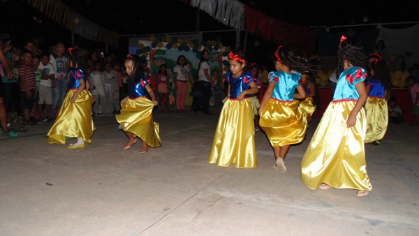Crianças emocionam público ao darem show no festival de leitura em Santo Inácio - Imagem 41