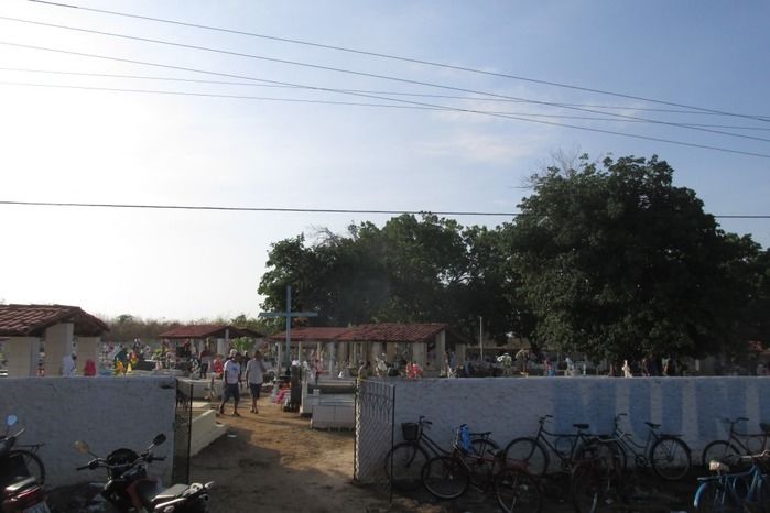 Dia de finados é de movimentação tranquila no cemitério Catarina em Agricolândia   - Imagem 12