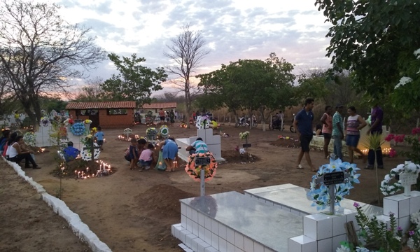 Dia de Finados em Lagoinha dezenas de Lagoinhense foram ao cemitério - Imagem 4