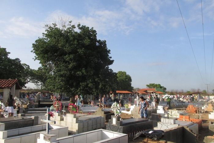 Dia de finados é de movimentação tranquila no cemitério Catarina em Agricolândia   - Imagem 3